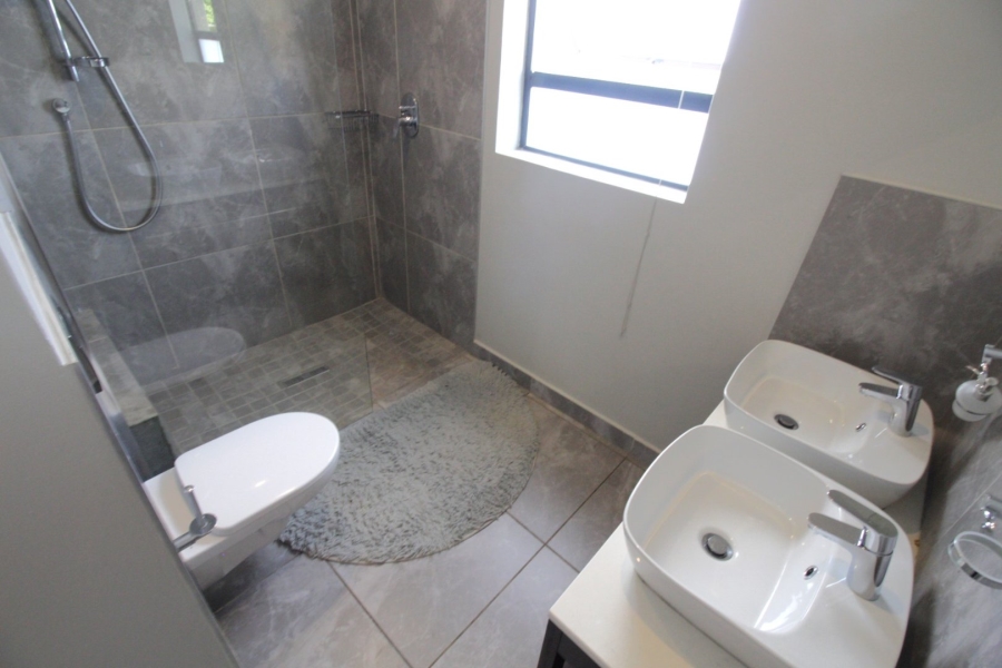 5 Bedroom Property for Sale in Noorsekloof Eastern Cape